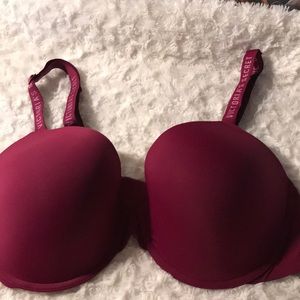 Victoria Secret T-shirt lightly lined DEMI